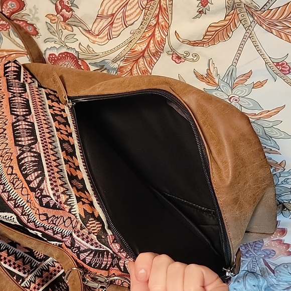 Weekender Bag Aztec Print - Picture 2 of 11